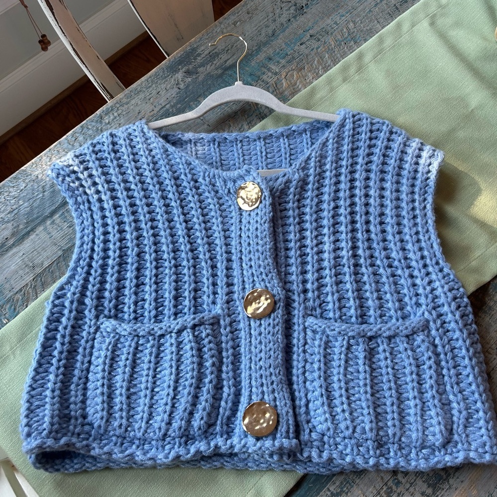 Cropped cute blue knit sweater gold accent buttons Small excellent condition - Picture 6 of 8
